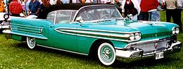 Un cabriolet Oldsmobile 98 de 1958