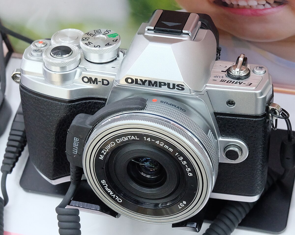 File:Olympus OM-D E-M10 Mark III 27 Mar 2019b.jpg - Wikimedia Commons