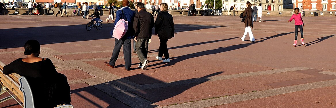 Long shadows in promenade