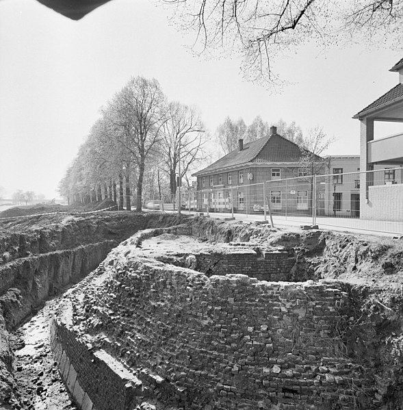 File:Overzicht rondeel, te voorschijn gekomen tijdens dijkverbeteringswerkzaamheden - Ravenstein - 20338699 - RCE.jpg