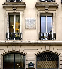 No 23 : plaque rappelant le souvenir de l'abbé de l'Épée.