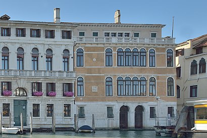 How to get to Palazzo Dandolo Paolucci with public transit - About the place