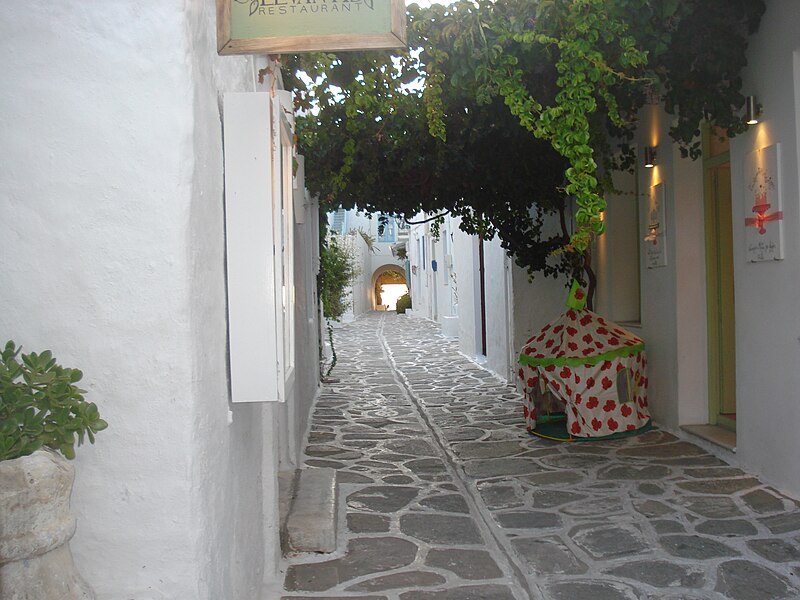 File:Parikia Paros.JPG