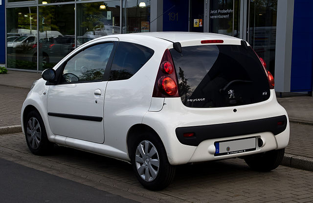 File:Peugeot 107 68 Active (2. Facelift) – Frontansicht, 19. Mai 2012,  Düsseldorf.jpg - Wikimedia Commons