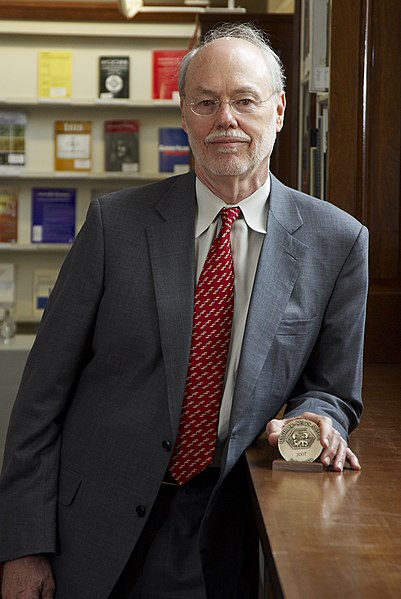 File:Phillip Sharp HD2007 with Winthrop Sears Medal.jpg