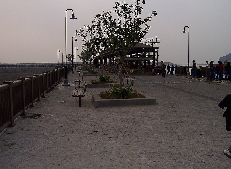 File:Pier at Tai O 1.jpg