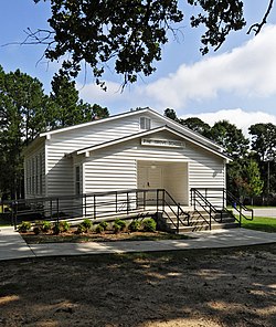 Pine Grove Rosenwald Sekolah Exterior.jpg