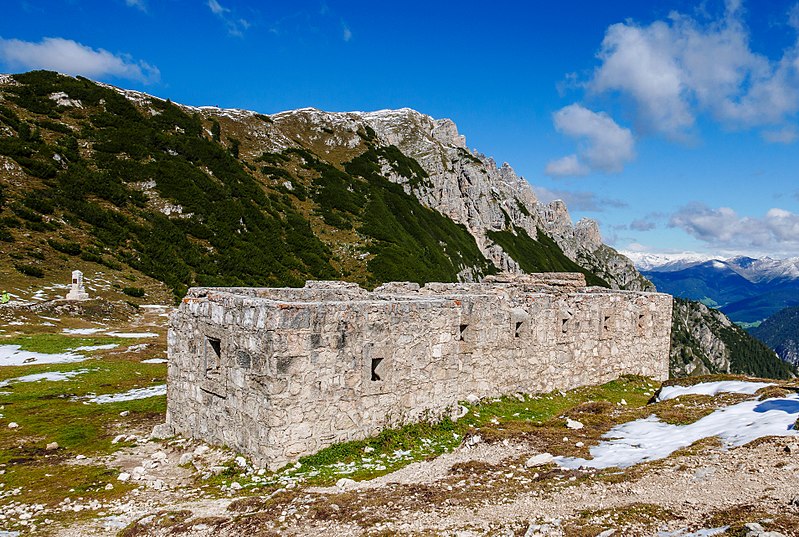 File:Plätzwiese Fort am Strudelkopfsattel -2017-09-21-12-18-26.jpg