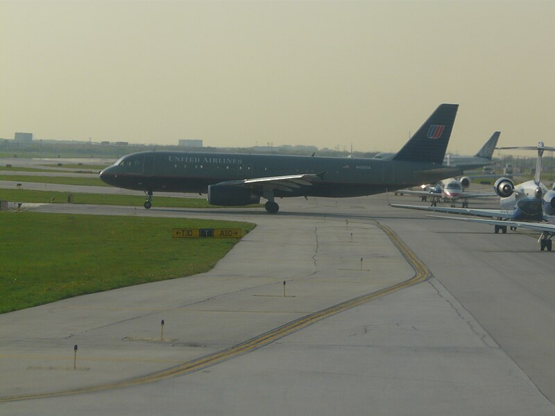 File:Planes in Chicago - 19.JPG