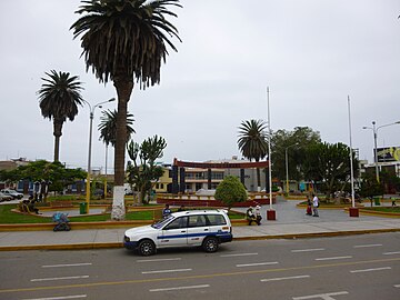 File:Plaza_de_Camaná.JPG