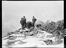 La conquête systématique des sommets du massif. Jean Plent, Louis Maubert et Albert Vérani au sommet de la tête de la Ruine, le 23 septembre 1907 (photo de V. de Cessole).
