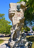 Monumento a Rosalía de Castro.