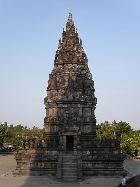 Fail:Prambanan-single-temple.jpg