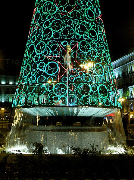 File:Puerta del Sol fountain in December.jpg