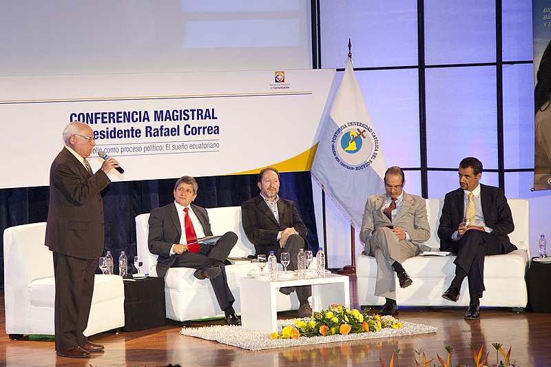 File:Quito, Conferencia del Presidente en Harvard (13759532723).jpg