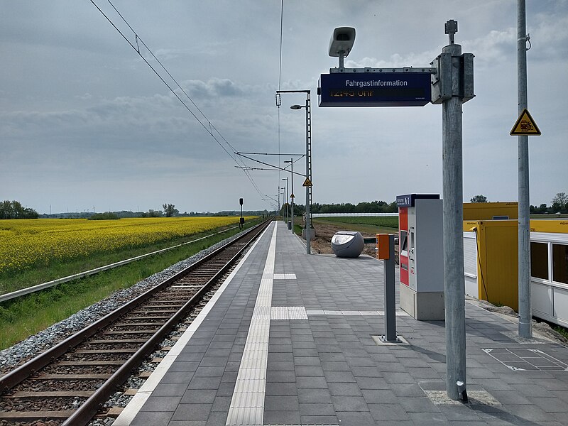 File:Rövershagen Karls Erlebnisdorf railway station 2023-05-21 12.jpg