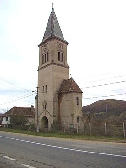 Az 1912–14-ben épült szász evangélikus templom tornya