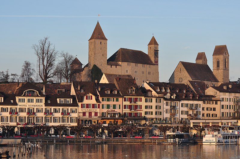 File:Rapperswil - Schloss-Stadtpfarrkirche - Hafen - Fischmarktplatz - Seedamm 2010-12-22 15-57-42.JPG