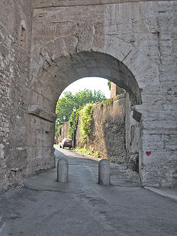 Servius-féle fal, Porta Caelemontana