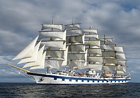Le navire de croisière à voile Royal Clipper. (définition réelle 3 539 × 2 509)