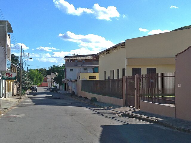 Rua do bairro da Gávea, em frente à Igreja Nossa Senhora Aparecida