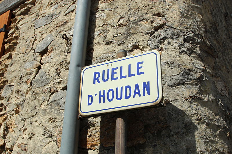 File:Ruelle d'Houdan à Raizeux le 17 mai 2015 - 01.jpg