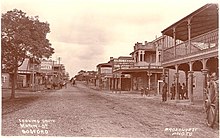 Gosford, prior to 1927 SLNSW 796353 Looking south Mann St Gosford.jpg