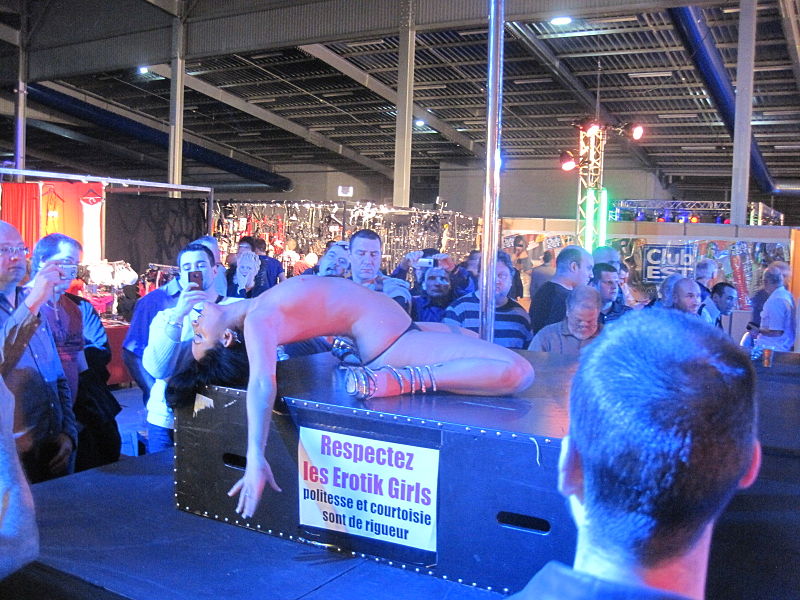 File:Salon-erotik Besançon 013.JPG