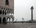 San marco piazza colonna nebbia.jpg