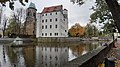 Sachgesamtheit Schloss Schönfeld b. Dresden mit folgenden Einzeldenkmalen: Schloss, Wassergraben und zwei Steinbrücken sowie den Außenanlagen