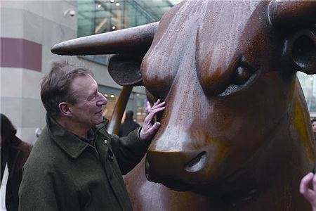 Sculptor Laurence Broderick with his bronze Birmingham Bullring Bull sculpture.jpg