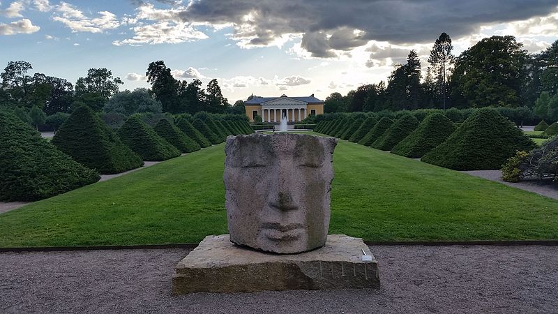 File:Sculpture - Lars Widenfalk. Linneaum 03.jpg