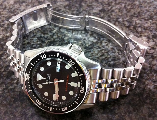 File:Seiko-skx013.jpg - Wikimedia Commons