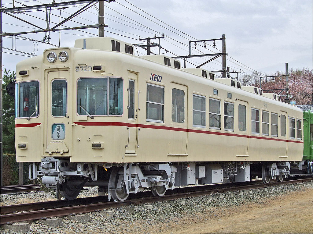 Le compte est bon 1024px-Series_5000_Conservation_Train_of_Keio_Corporation