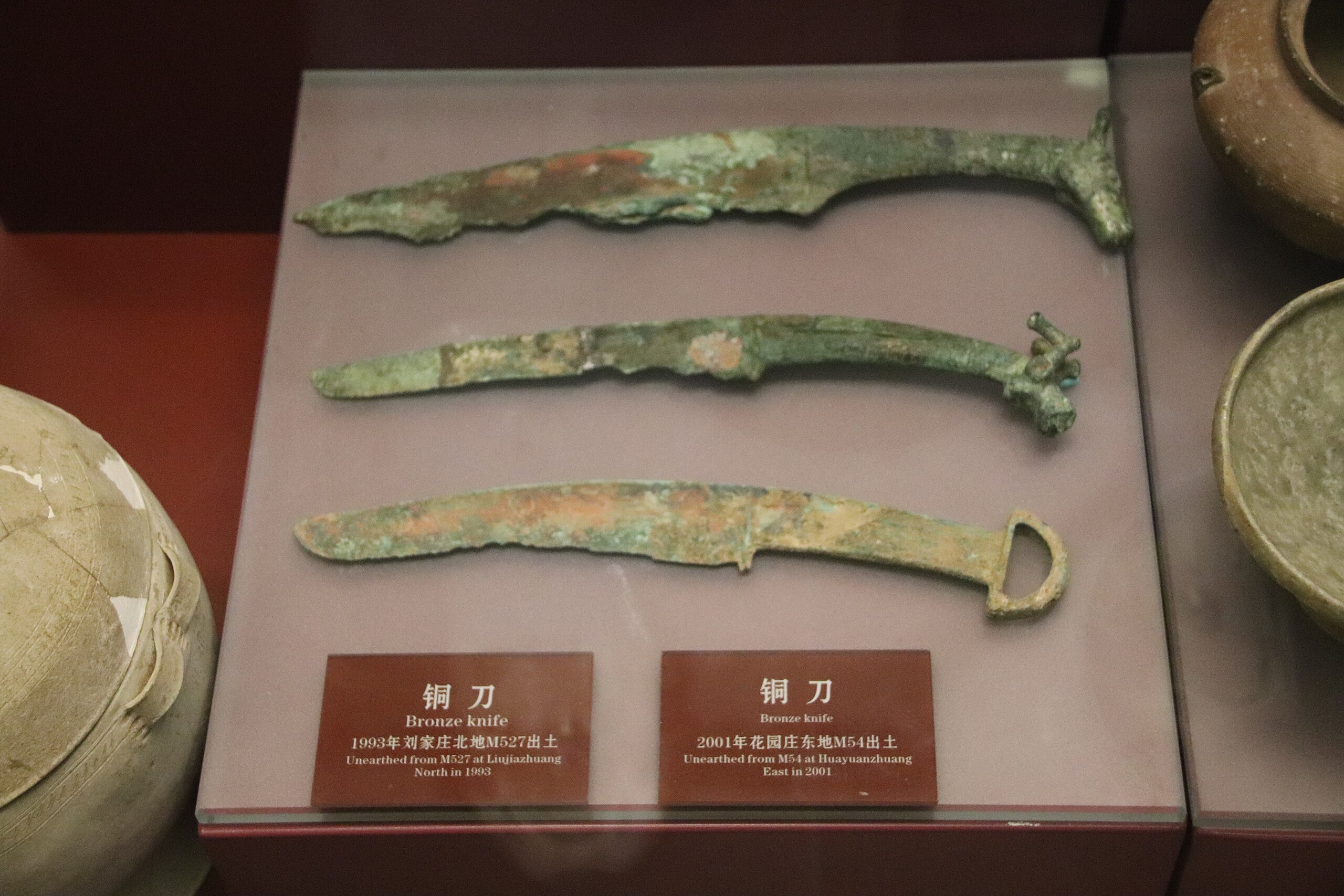 File:Two Bronze Knives - Shang Dynasty.jpg - Wikipedia