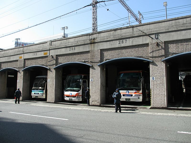 File:Shinki Sannomiya Bus Terminal - panoramio.jpg