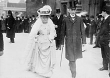 Sir Wilfrid Laurier with Zoe,Lady Laurier,in 1907 SirAndLadyLaurier.jpg