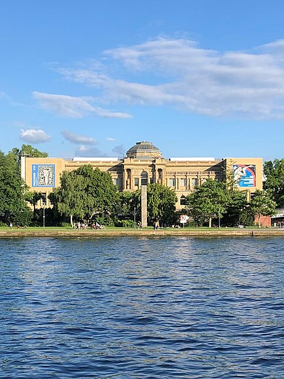 So kommt man zu dem Städel Museum mit den Öffentlichen - Mehr zum Ort Hier