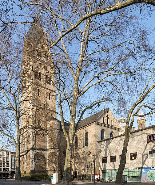 File:St. Aposteln Köln - Westseite mit Kirchturm-1069.jpg