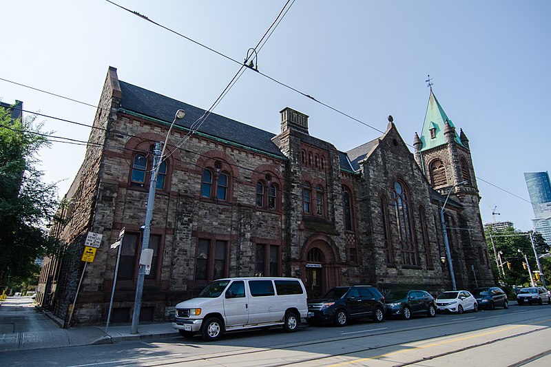 File:St. Luke's United Church (37634624536).jpg