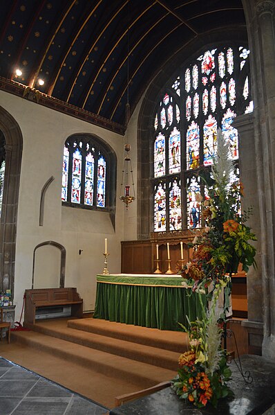 File:St John the Baptist, Glastonbury, altar side view.jpg