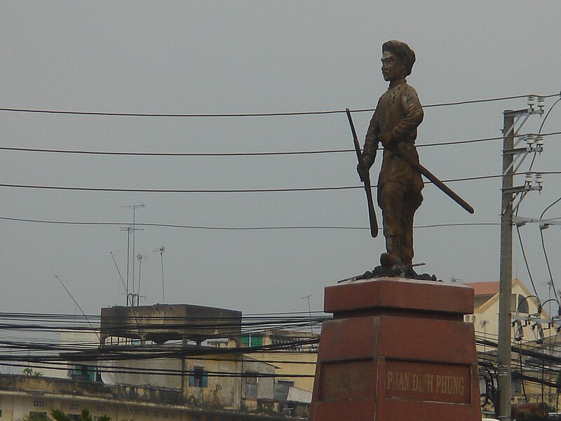 File:Statue of Phan Dinh Phung.JPG