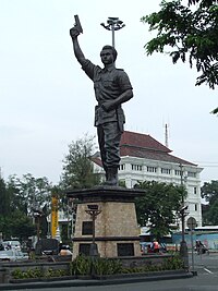 Socha Slamet Rijadi v Surakartě, Indonésie.jpg