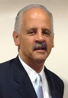 Stedman Graham ve Grant Schreiber, Cape Town'da bir röportaj sırasında, 2014 (kırpılmış) .jpg