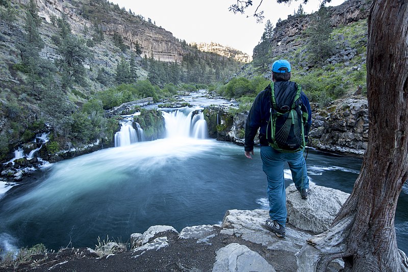 File:Steelhead Falls on the Deschutes River (22051175421).jpg