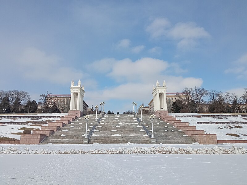 File:Steps near Heroes alley in Volgograd - 2024-02-21a.jpg