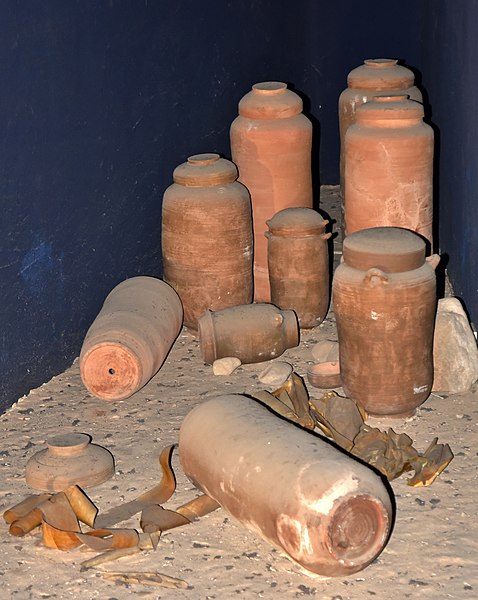 File:Storage jars, Qumran, 2019 (01).jpg