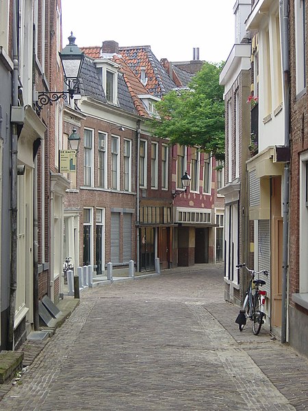 File:Street in Ljouwert.JPG