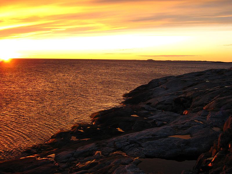 Fichier:Sunset on Stokkoya island - panoramio.jpg