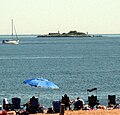 Strand met zicht op Swinburne Island